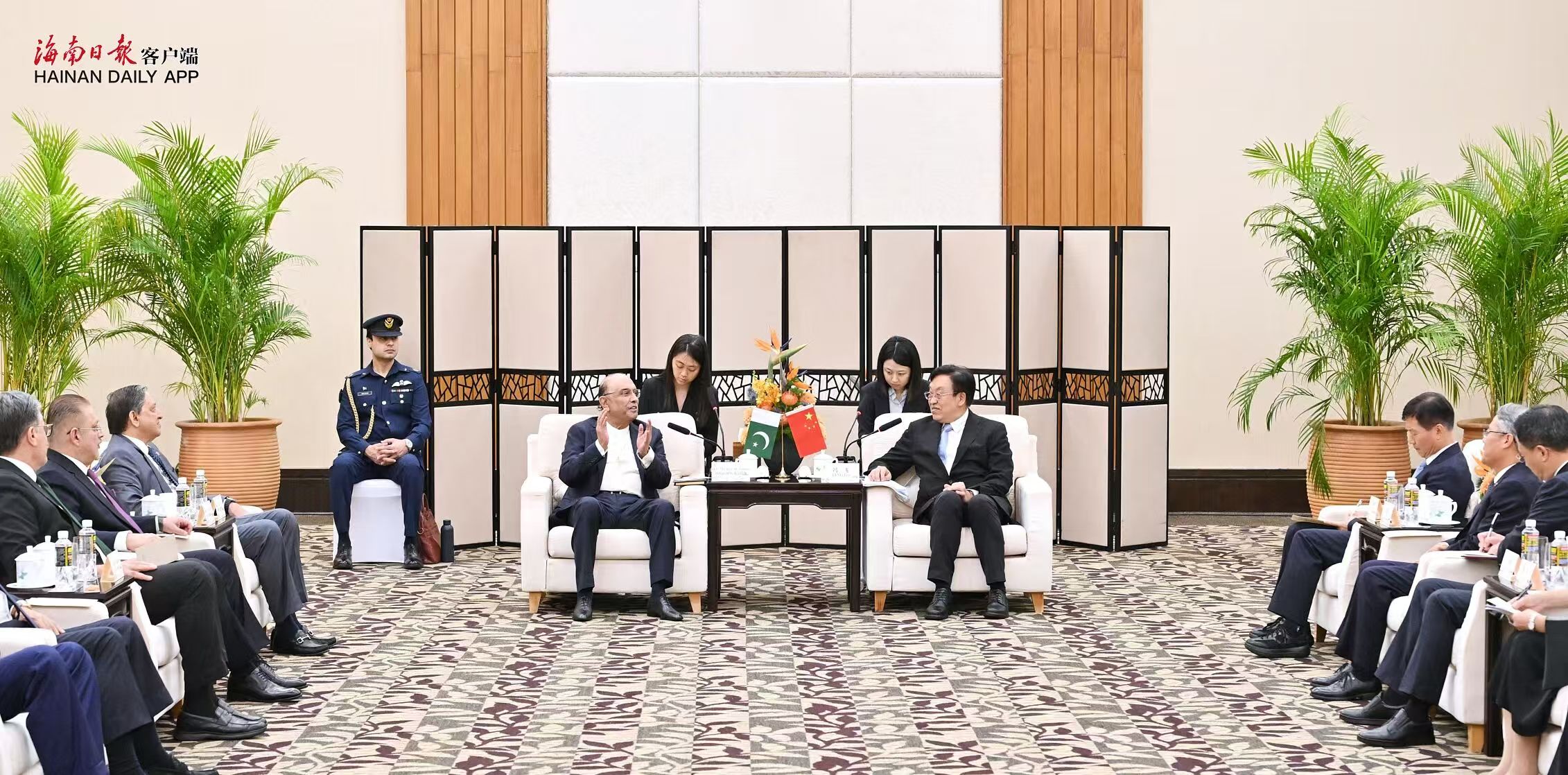 冯飞刘小明会见巴基斯坦总统扎尔达里